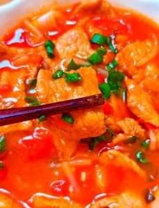 滑肉和哪几种蔬菜搭配_滑肉配菜多，豆芽胡萝卜酸爽好！