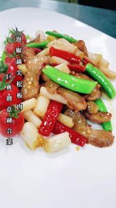 猛男疯狂炒菜：小鲜肉展现实力的独特做法与食材搭配