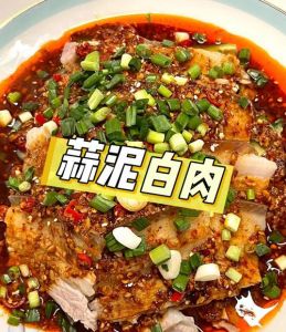盐水白肉的家常做法_热气腾腾盐水白肉，鲜嫩不腻，做法简单