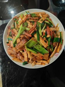刀豆干炒腊猪头肉的家常做法_腊猪头肉炒刀豆干，香浓营养美味