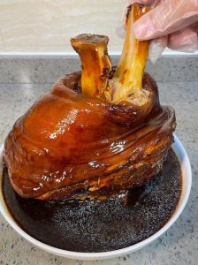 简单肘子家常做法_家常红烧肘子，皮糯肉烂做法简单！