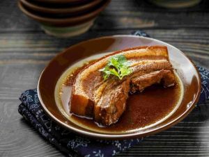 东北扒肉的做法_东北扒肉肥而不腻，浓汁入味家常菜！