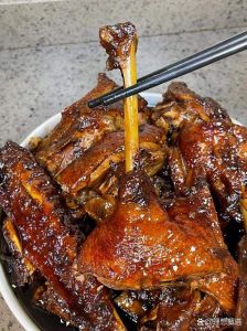 恩平甜酸鹅的家常做法_腌煎爆香煮，酸甜可口！