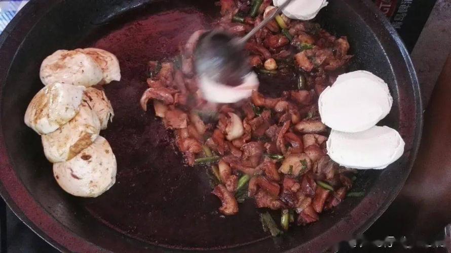 扶风炒锅肉的家常做法_香浓猪头肉，地道家乡味