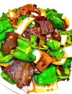 回民炖牛肉的做法最正宗的做法_软烂入味，香气浓郁！