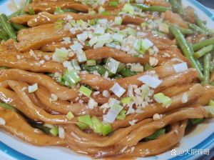 蓟县溜咯吱的家常做法_绿豆面糊煎咯吱，香脆可口