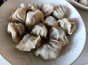 苜蓿猪肉馅饺子的做法_加花椒水增香，苜蓿去腥，肉馅入味，饺子鲜香可口
