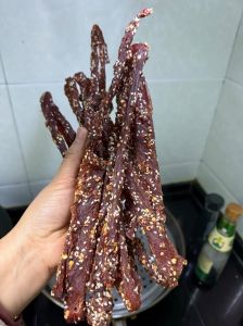 风干猪肉的制作方法_梅花肉腌制风干，自制香脆猪肉干