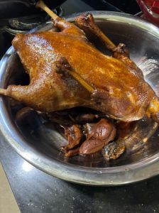 广东塘厦碌鹅做法_塘厦碌鹅，肉质爽滑骨髓带血