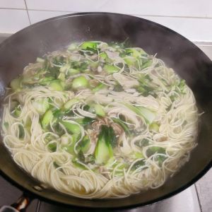 青菜煮面条正确做法_青菜鸡蛋面，面条青菜快炒加鸡蛋