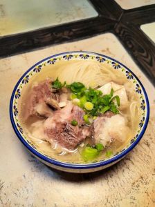 老回民清炖牛肉的做法_选对部位慢火熬香