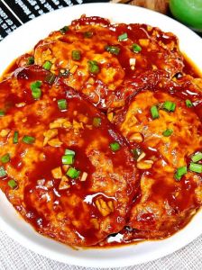 糖醋鸡蛋的家常做法_糖醋43，煎蛋慢炖，拌饭绝了！