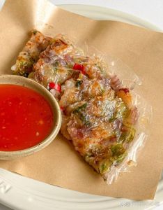 香脆虾皮芝麻饼的做法_文火芝麻香，发酵面团软，虾皮葱花馅，煎蒸酥香口