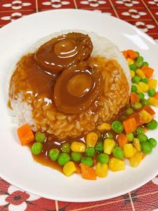 鮑鱼扣米饭的做法_活鲍鱼花刀扣饭，鲜美营养好做法