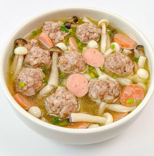三鲜丸子汤的家常做法_三鲜丸子汤，鸡肉海鲜菇，鲜美营养家常菜