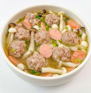 三鲜丸子汤的家常做法_三鲜丸子汤，鸡肉海鲜菇，鲜美营养家常菜