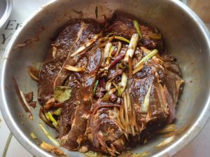 回民正宗酱牛肉的做法_老汤卤制，香浓入味