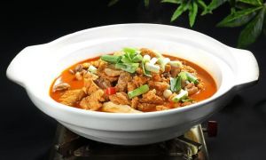 鱼杂炖豆腐的家常做法_鲜美家常菜，做法简单易学