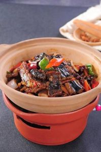 信阳炖腊肉的做法大全_信阳瓦罐炖腊肉，风味独特做法多