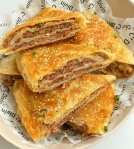 牛肉千层饼的做法最正宗的做法_醒发面团加馅料，烙出层次分明的千层牛肉饼