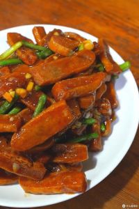 醋溜咯吱的做法_豆面咯吱皮，香脆可口，醋溜美味！