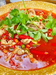自贡鲜锅兔的正宗做法_自贡鲜锅兔家常做法，肉嫩味美！