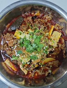 干锅冒菜家庭做法_干锅冒菜，在家做也香辣过瘾！
