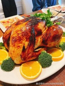 火鸡最简单的做法_腌料浸泡+烤箱烘烤，肉质鲜嫩可口