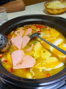 家常连锅汤做法_肉菜主食融合，美味又省时