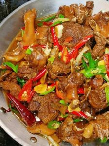 清炖全鸭做法大全家常_清炖老鸭汤，肉质紧实，去腥关键，汤色清澈味道鲜