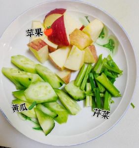 幼儿吃的蔬菜汁的做法_简单蔬菜汁制作法