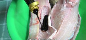 十斤草鱼腌制放多少盐_腌鱼有诀窍，盐量要合适，鱼要选新鲜