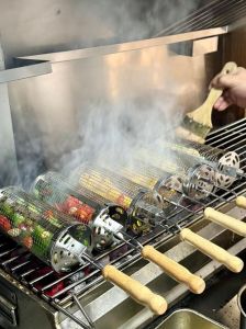滚筒烤肉的制作_牛肉逆纹切小苏打嫩腌入味，烤出柔嫩好滋味！