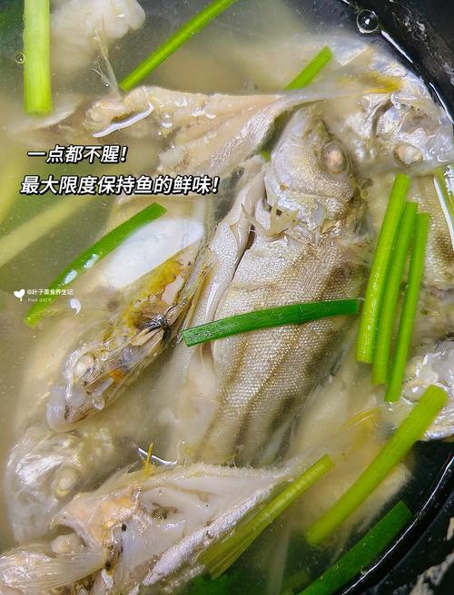 杂鱼汤的正宗做法_煎鱼防溅砸鱼汤清水鱼汤，鲜美不腥！