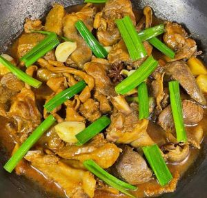 炒鹅肉家常做法_家常炒大鹅，咸香下饭，简单美味！