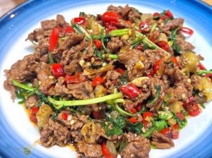 炒熟牛肉的做法_快炒嫩牛肉，腌入味，香辣下饭！