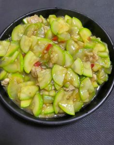 角瓜炒肉的做法_角瓜炒肉片，外酥里嫩，清脆爽口，家常美味！