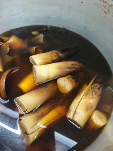 酸笋的10种家常做法_酸笋焖鸭肉鲜香，螺蛳粉灵魂配料