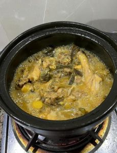 鸡和鱼一起炖的做法_家常鱼炖鸡，鲜嫩不柴味美