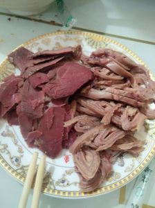 清蒸驴肉的家常做法_简单美味，鲜嫩营养