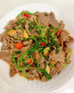 爆炒嫩牛肉最正确的方法_横切拍扁加淀粉，牛肉嫩滑又入味