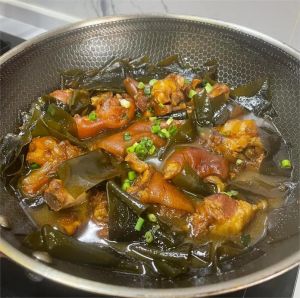 芸豆海带炖猪脚的做法_海带猪蹄蔬菜炖，提前煮加小火，白芸豆泡久，做法如何？