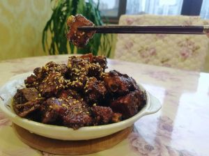 自贡风吹排骨腌制方法_四川特色麻辣美食