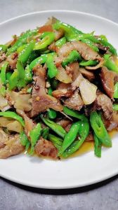 炒猪脸肉的做法大全_糯叽叽不腻，家常美味！
