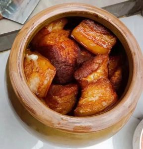 腌坛子肉的做法_10斤肉配2两盐1两酒，15天成酸香佳肴