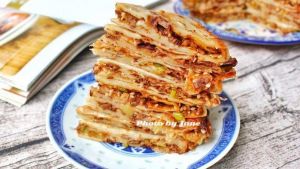 大葱牛肉馅饼做法_外酥里嫩，简单易做