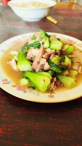 炒猪头肉的家常做法_香辣下饭，多种蔬菜搭配皆美味