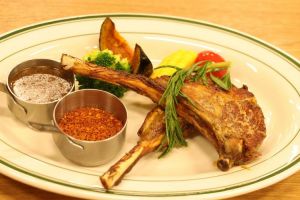 法式单骨羊排的做法_战斧造型，香草腌制，美味快捷