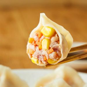 玉米包饺子玉米要先煮熟吗_玉米饺子生熟随你意，口感营养自己选