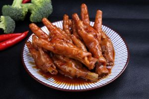 熟食卤鸡爪图片_香辣卤鸡爪，软糯弹牙，风味小吃！